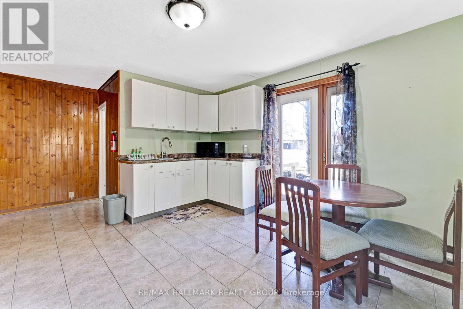 Photo 10 of 984 Miss Ottawa Street, Ottawa ON