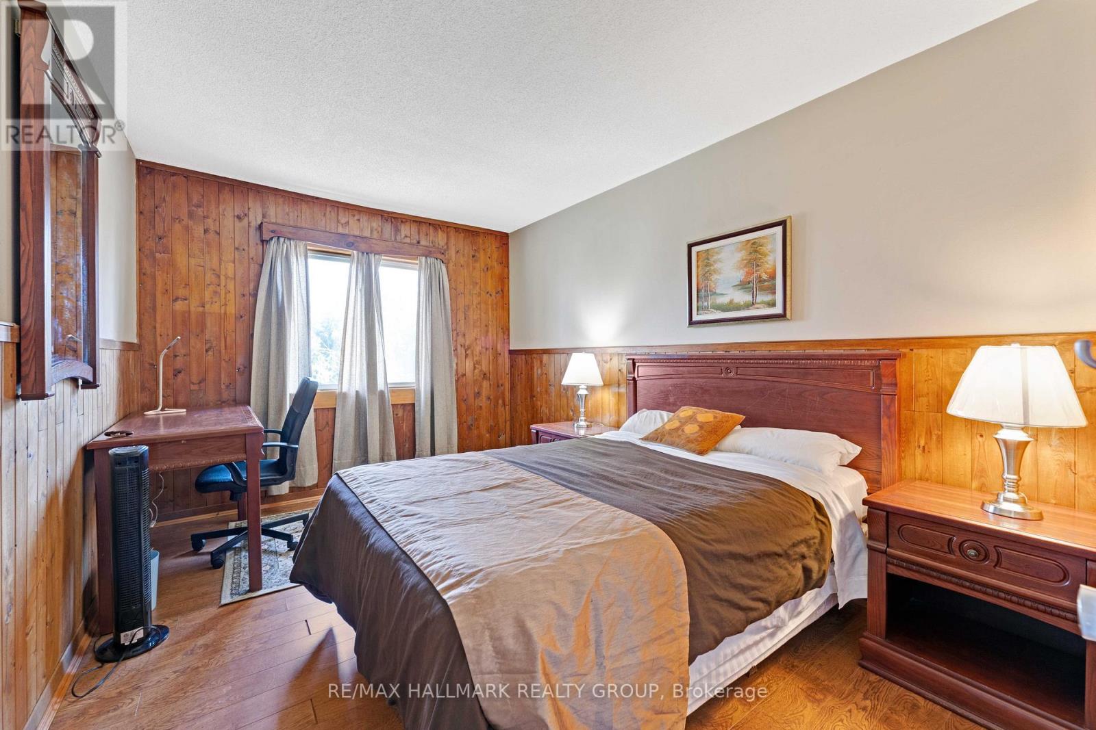 Photo 13 of 984 Miss Ottawa Street, Ottawa ON