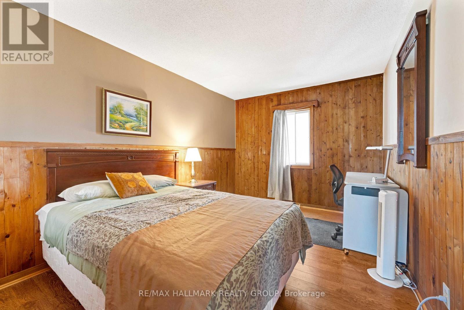 Photo 15 of 984 Miss Ottawa Street, Ottawa ON
