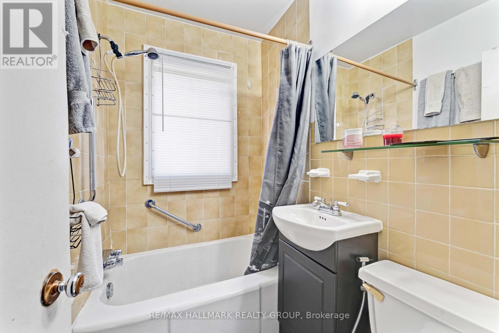 Photo 17 of 984 Miss Ottawa Street, Ottawa ON