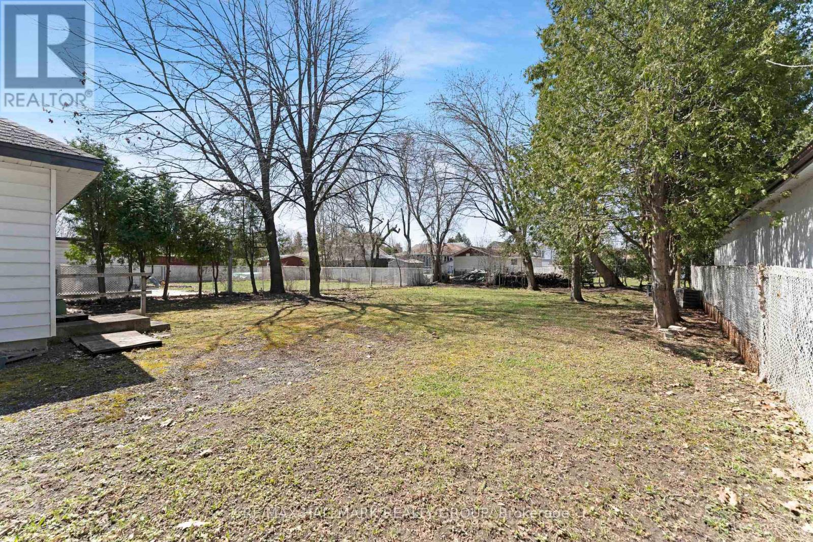 Photo 22 of 984 Miss Ottawa Street, Ottawa ON