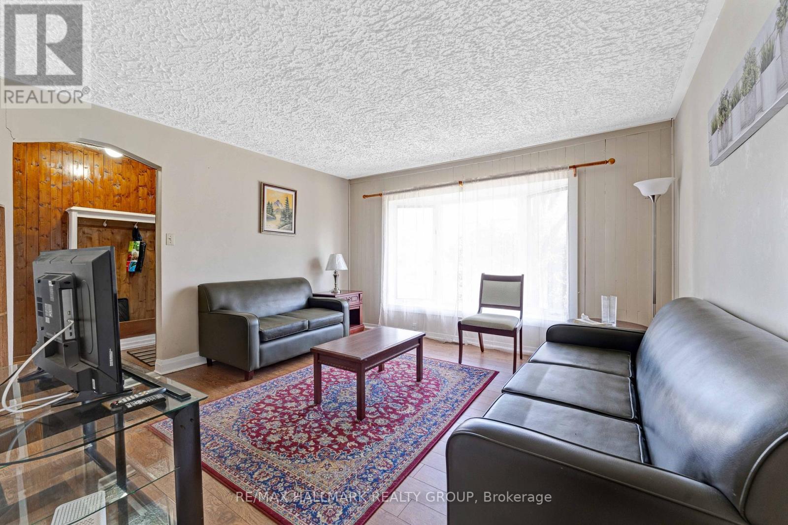 Photo 6 of 984 Miss Ottawa Street, Ottawa ON
