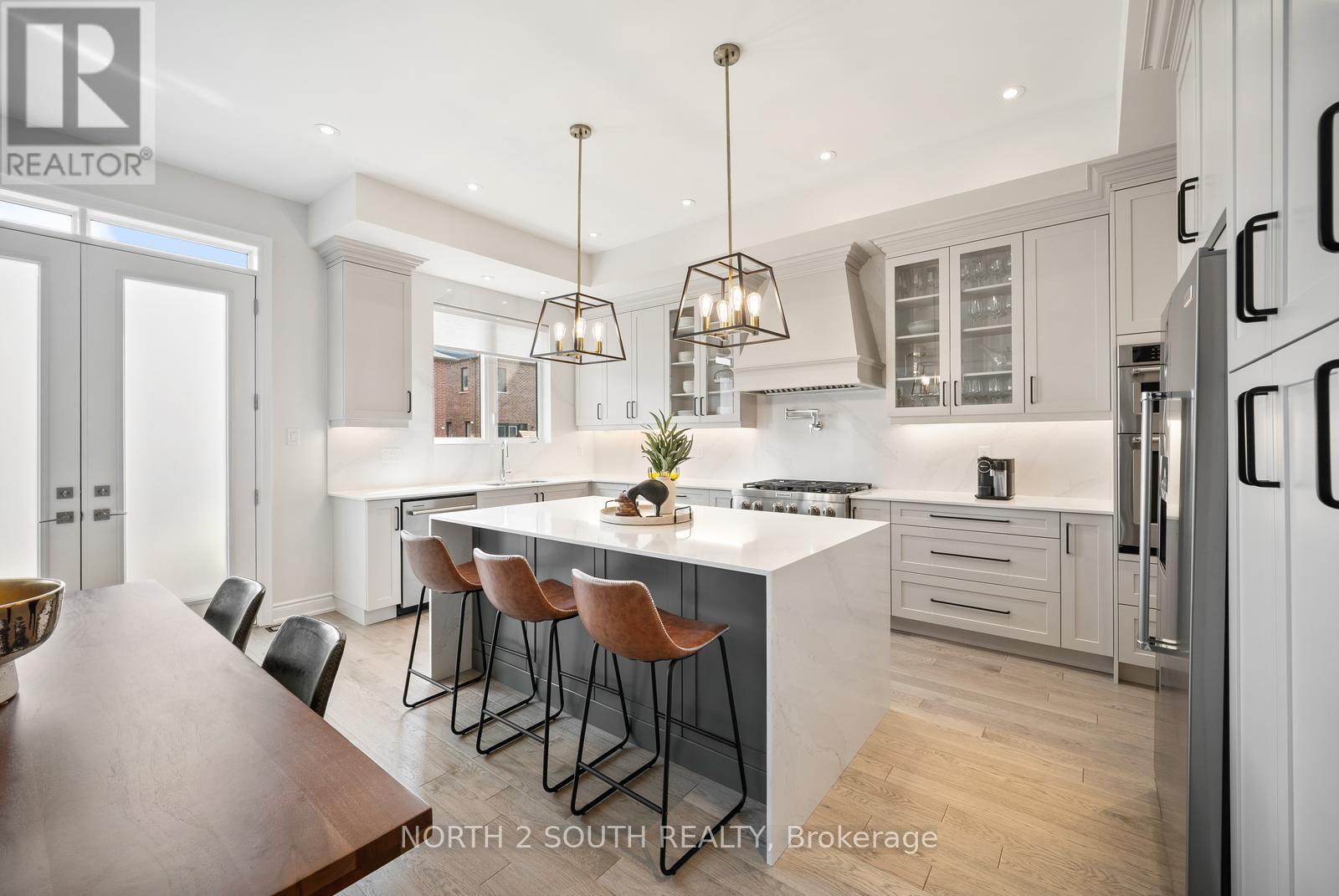 Photo 13 of 25 Pine Heights Drive, Vaughan ON