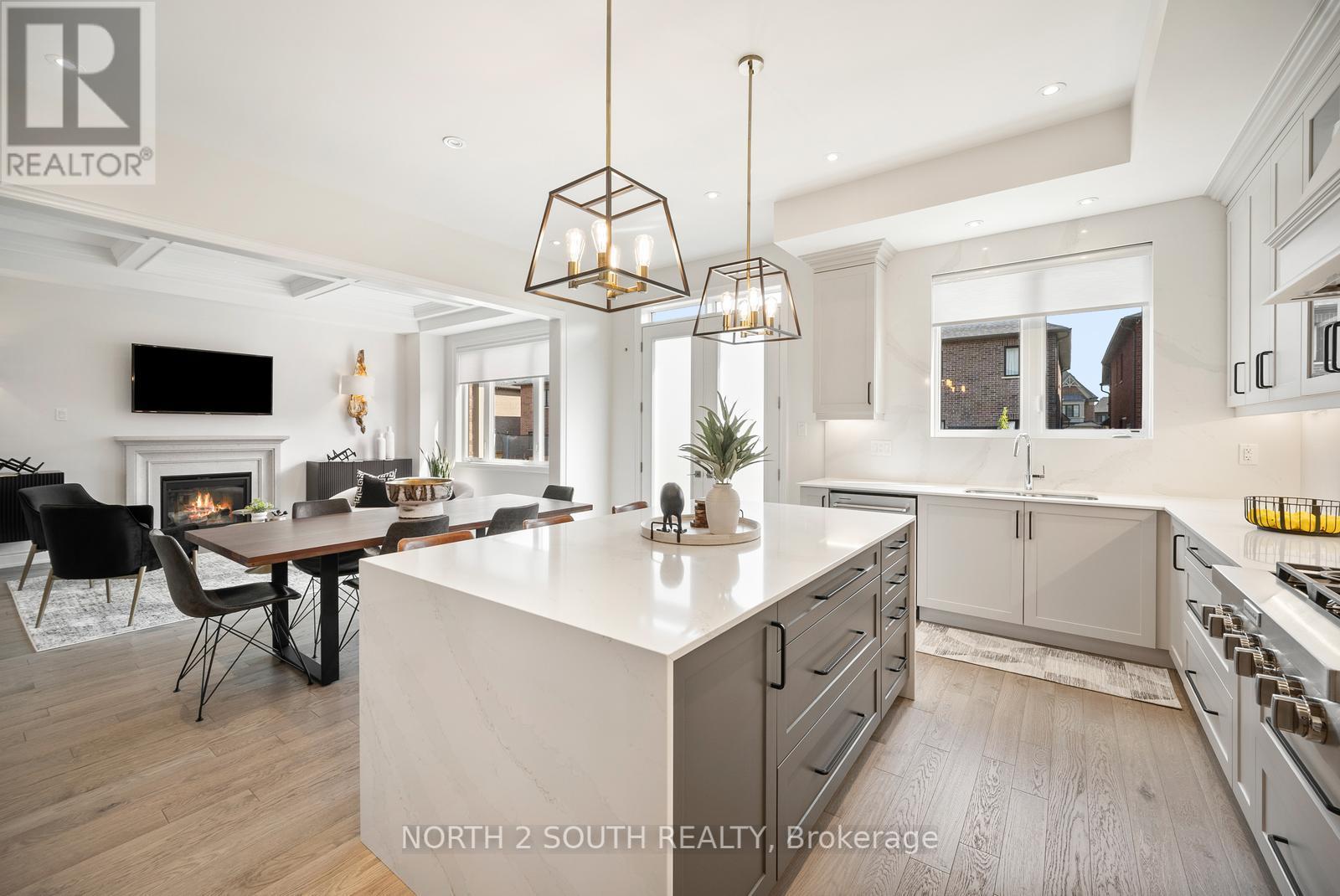 Photo 6 of 25 Pine Heights Drive, Vaughan ON