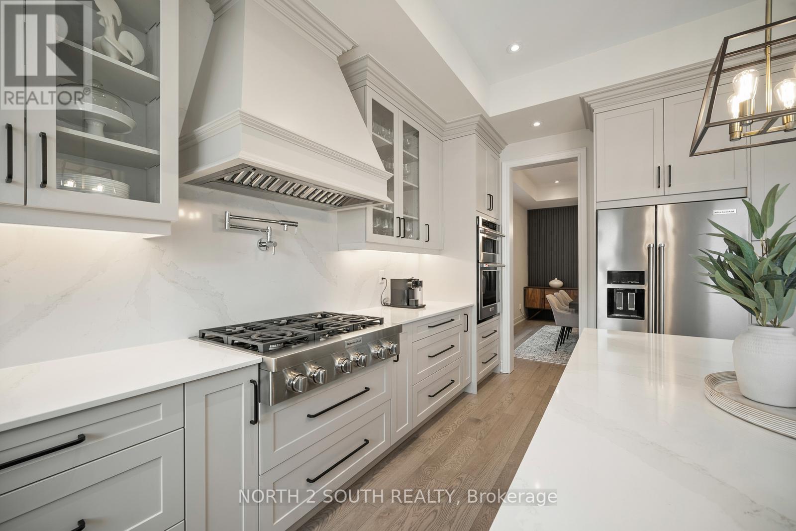 Photo 2 of 25 Pine Heights Drive, Vaughan ON