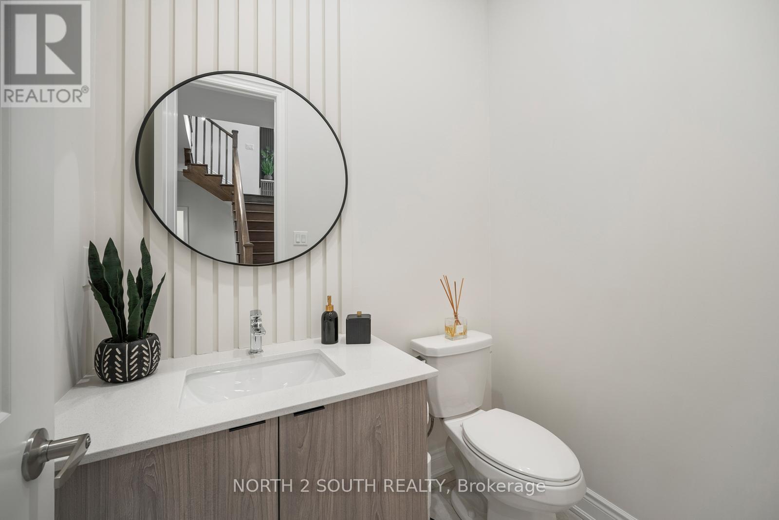 Photo 17 of 25 Pine Heights Drive, Vaughan ON