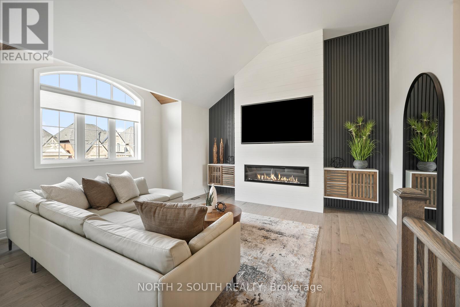 Photo 23 of 25 Pine Heights Drive, Vaughan ON