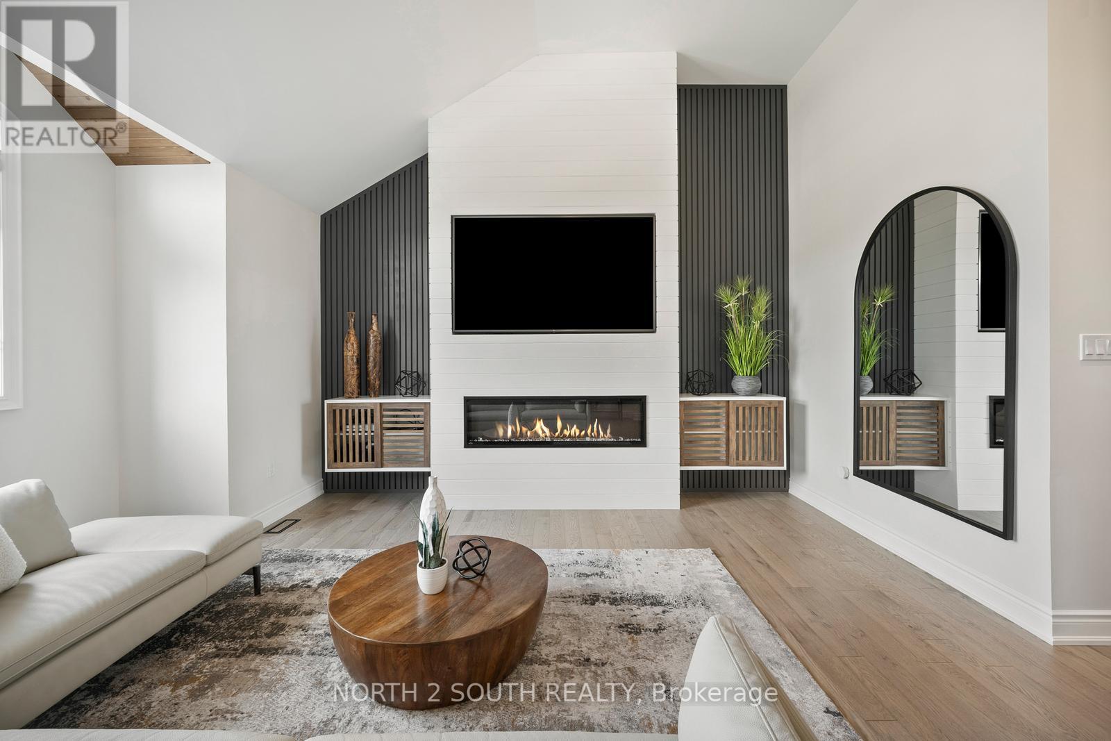 Photo 20 of 25 Pine Heights Drive, Vaughan ON