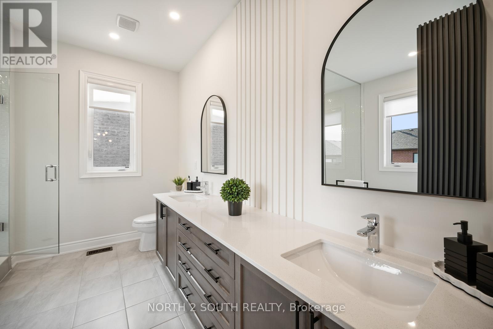 Photo 26 of 25 Pine Heights Drive, Vaughan ON