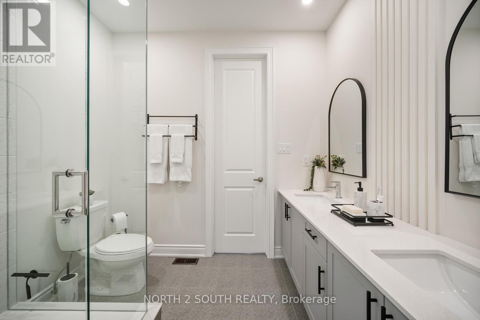 Photo 44 of 25 Pine Heights Drive, Vaughan ON