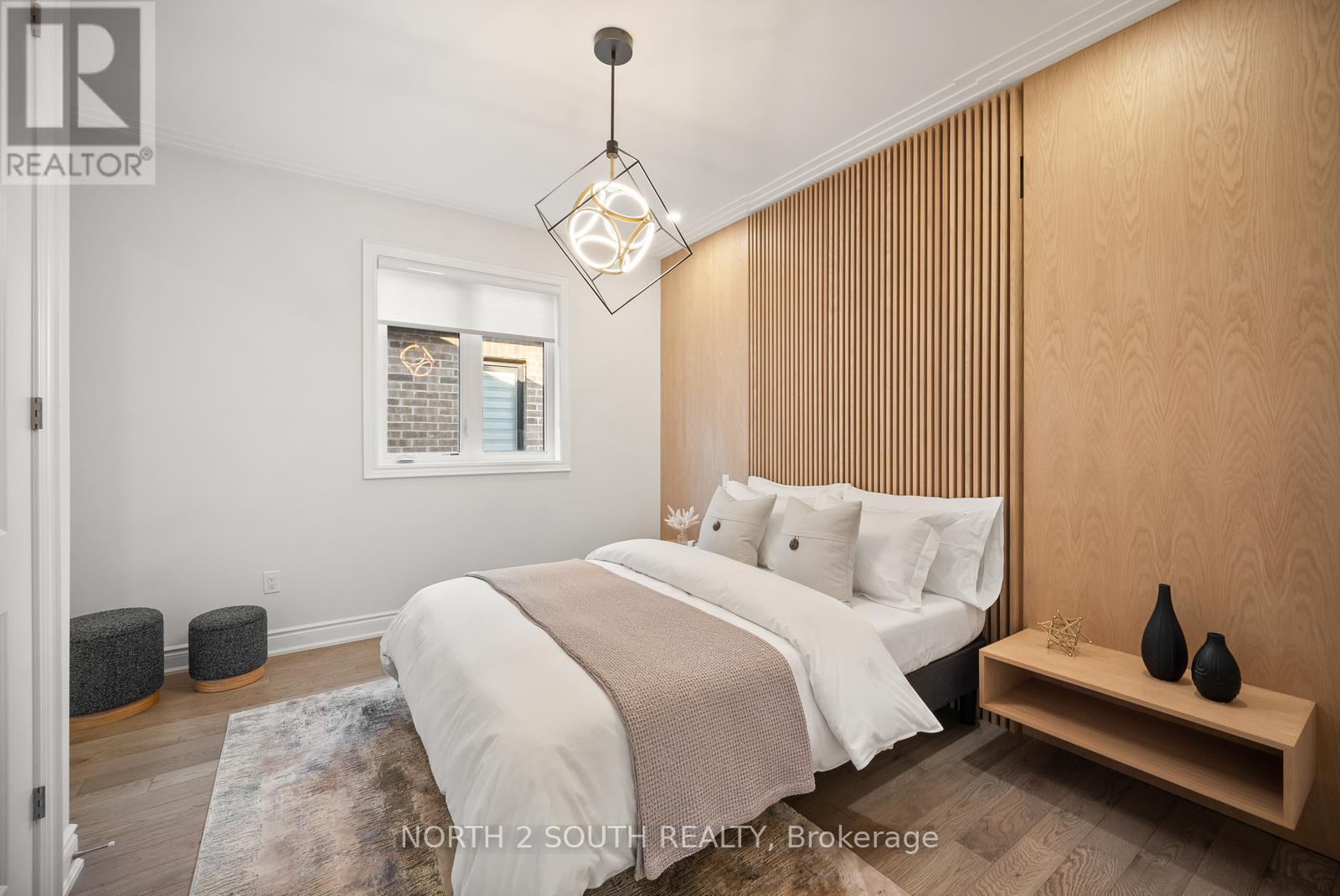 Photo 9 of 25 Pine Heights Drive, Vaughan ON