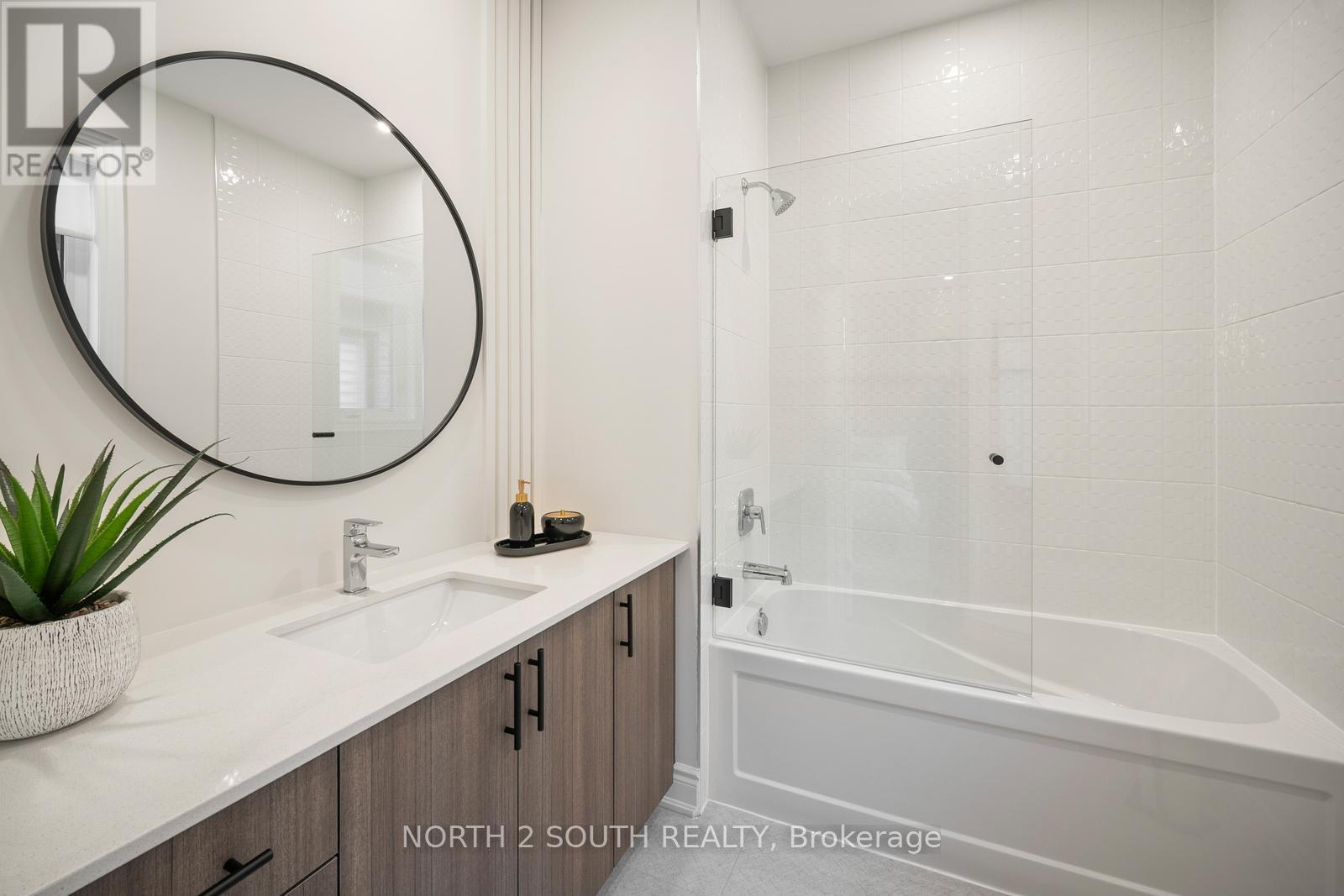 Photo 45 of 25 Pine Heights Drive, Vaughan ON