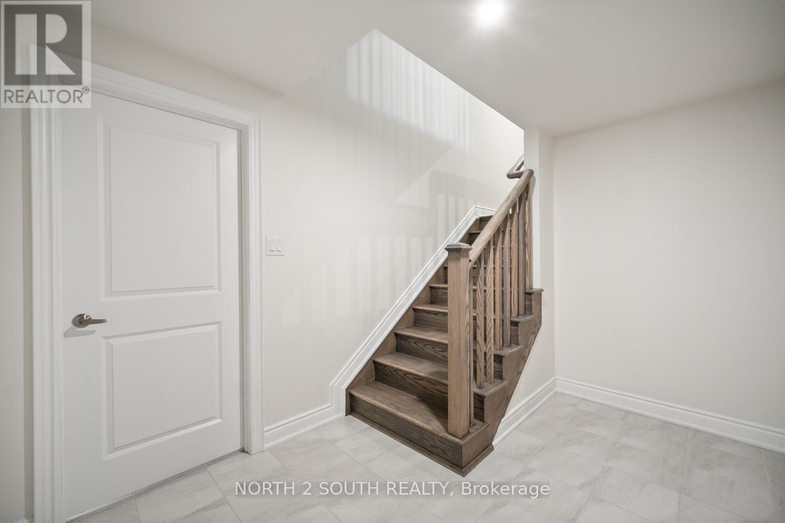 Photo 7 of 25 Pine Heights Drive, Vaughan ON