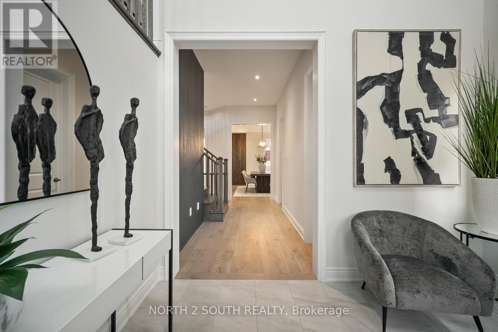 Photo 5 of 25 Pine Heights Drive, Vaughan ON