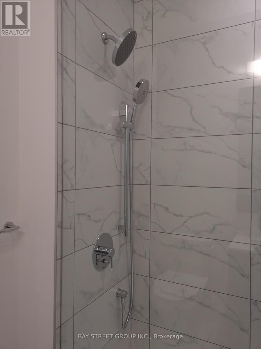 Photo 10 of 2308 5 Buttermill Avenue, Vaughan ON
