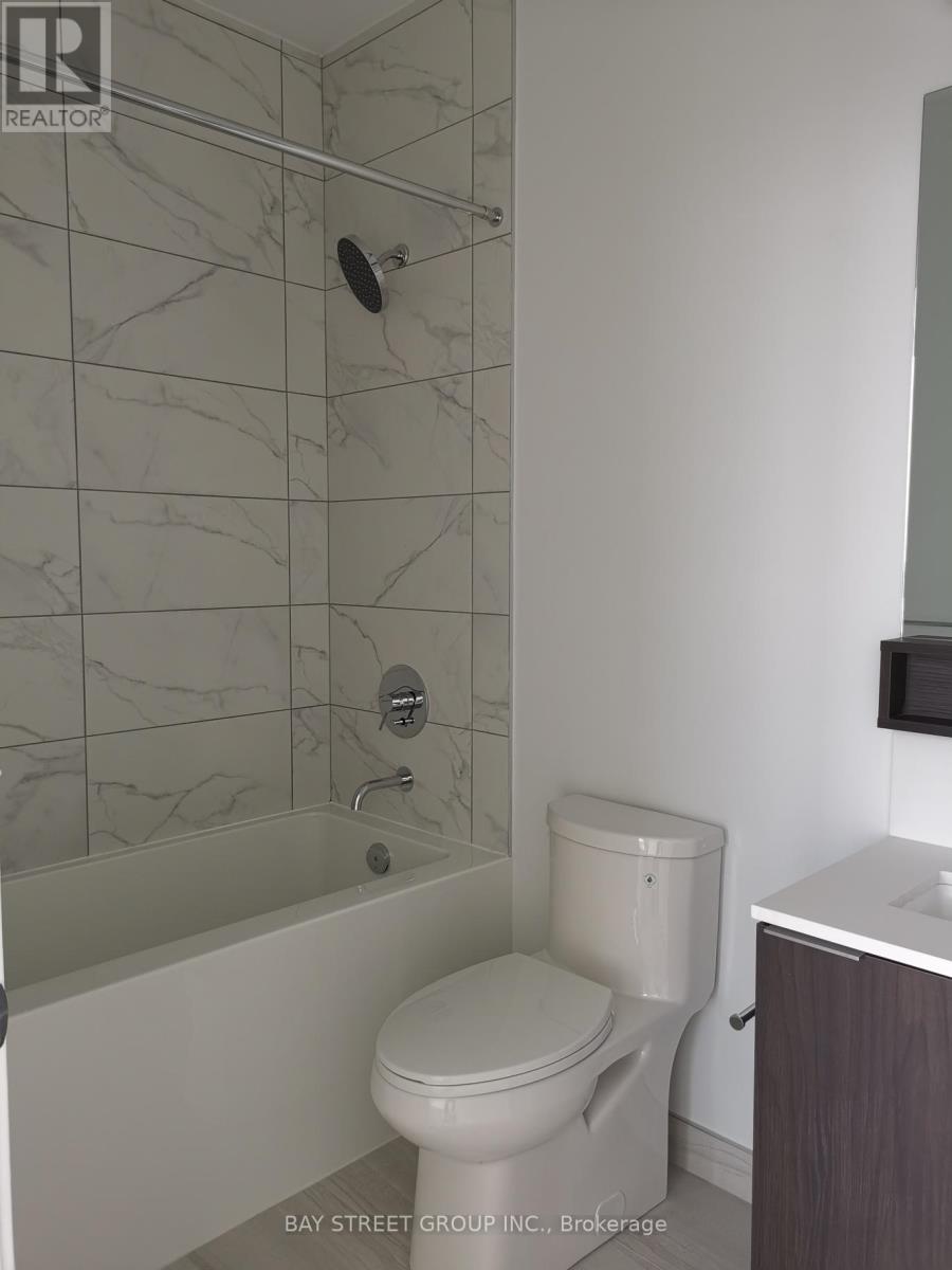 Photo 12 of 2308 5 Buttermill Avenue, Vaughan ON
