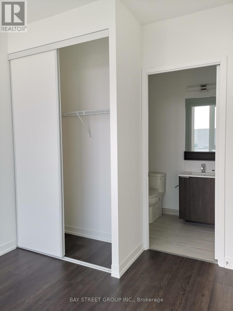 Photo 5 of 2308 5 Buttermill Avenue, Vaughan ON