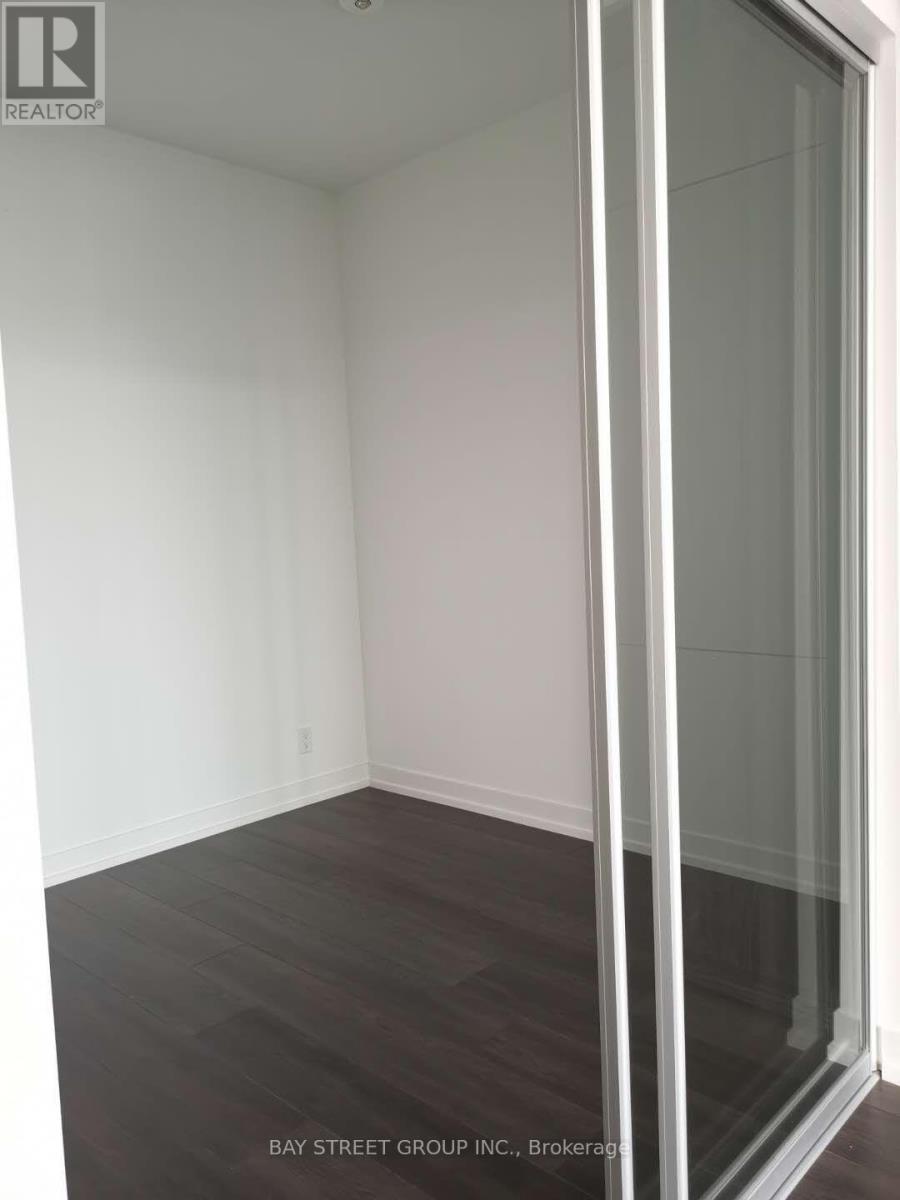 Photo 8 of 2308 5 Buttermill Avenue, Vaughan ON