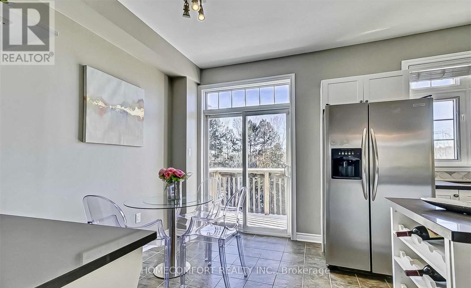 Photo 7 of 38 Burgon Place, Aurora ON