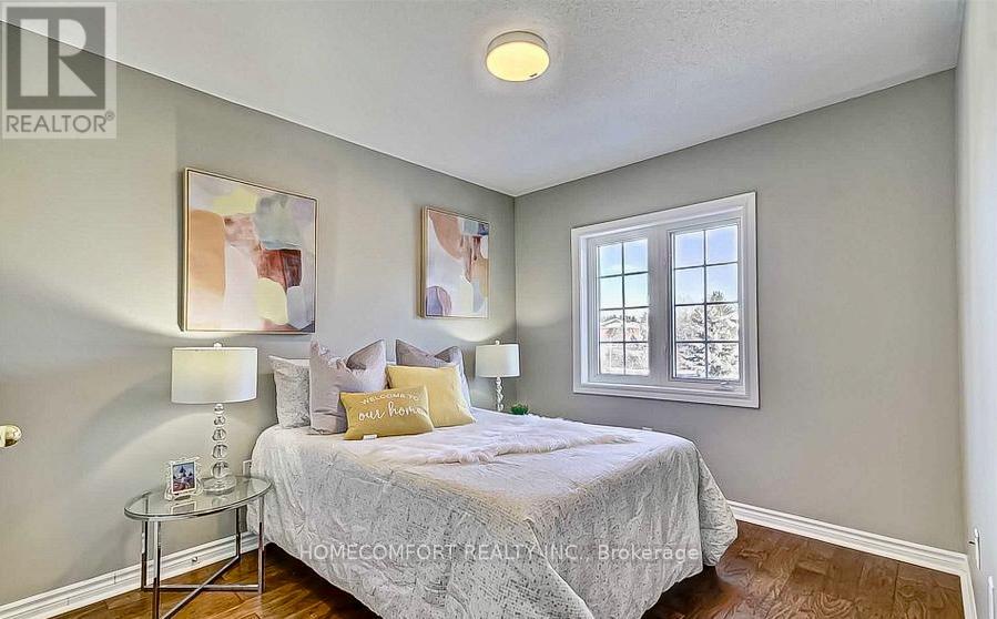Photo 5 of 38 Burgon Place, Aurora ON