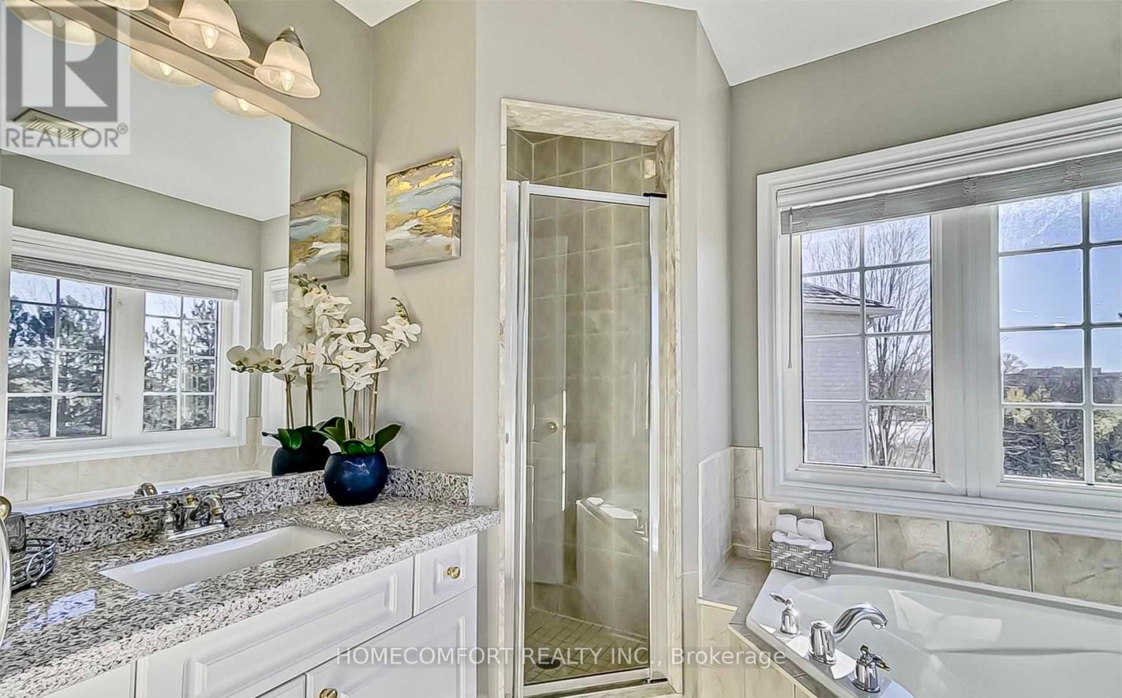 Photo 14 of 38 Burgon Place, Aurora ON