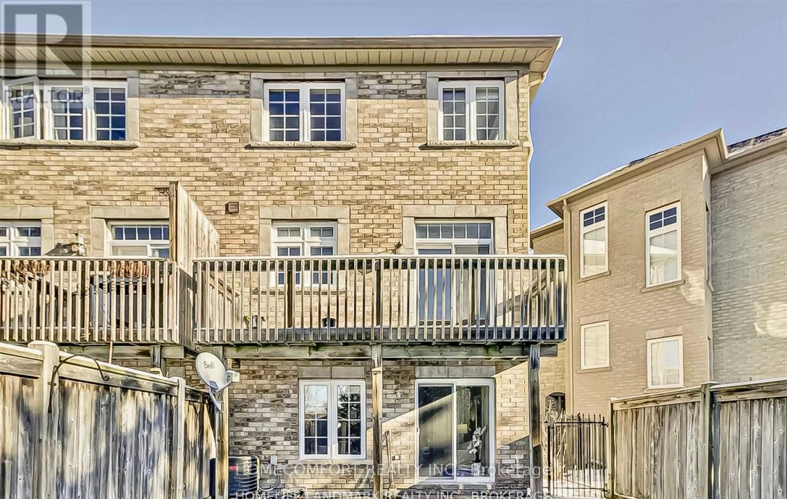 Photo 2 of 38 Burgon Place, Aurora ON