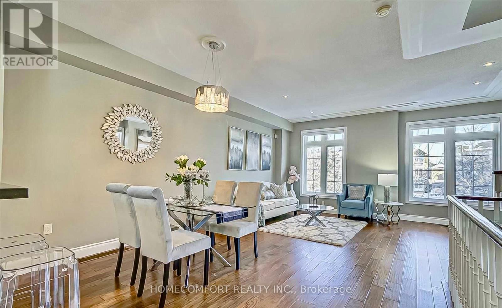 Photo 4 of 38 Burgon Place, Aurora ON