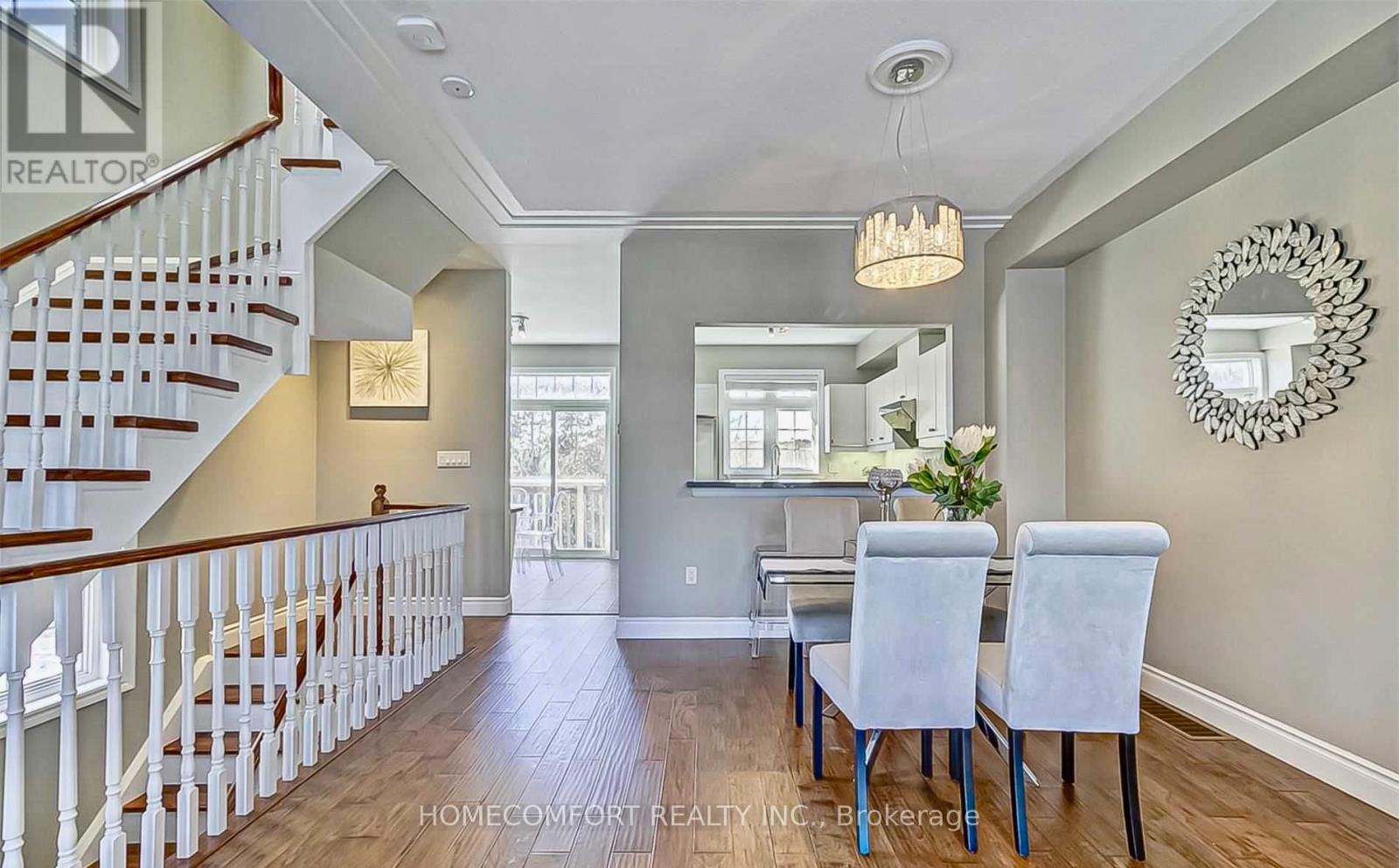 Photo 21 of 38 Burgon Place, Aurora ON