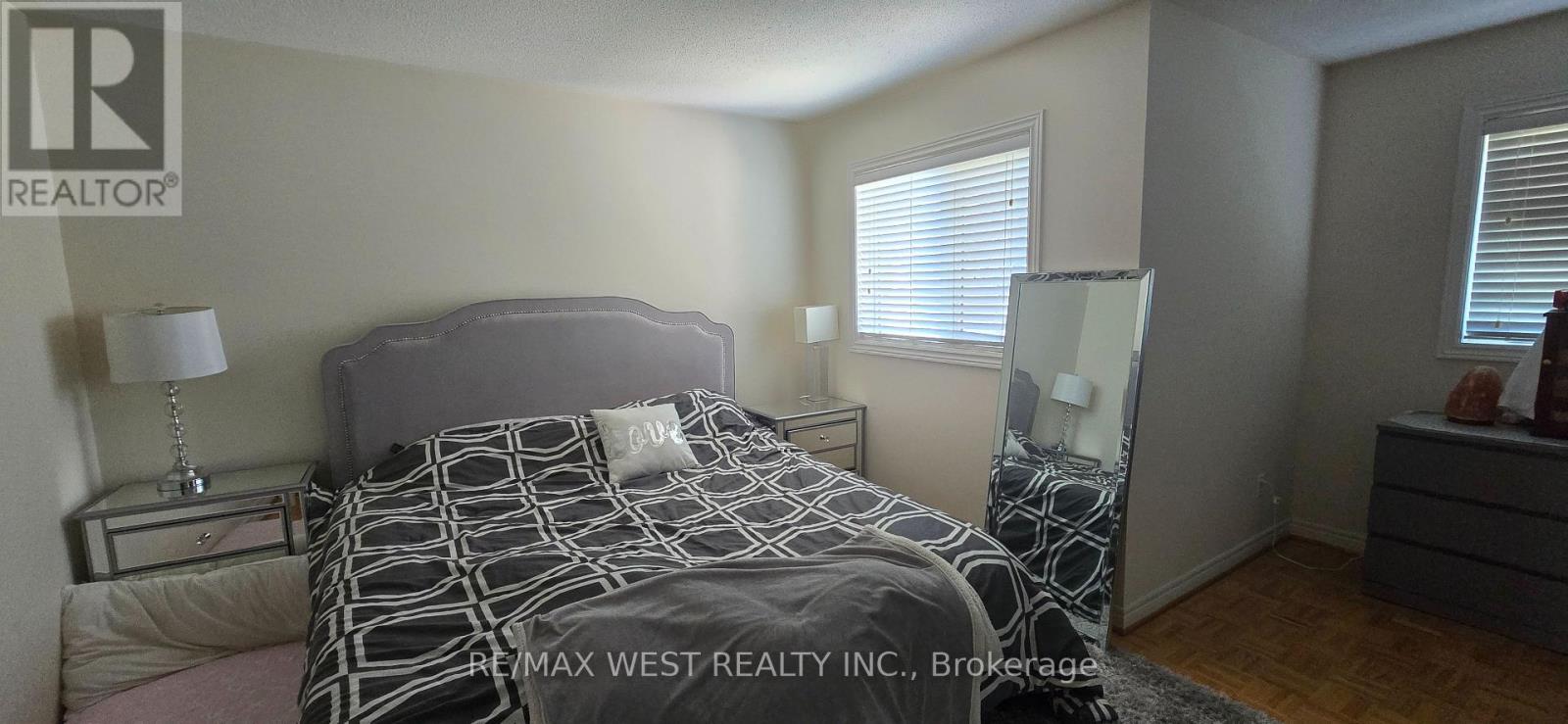 Photo 11 of 200 Starling Boulevard, Vaughan ON