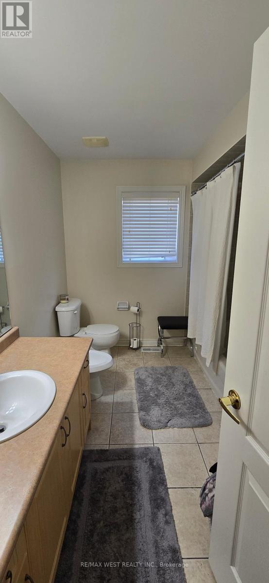 Photo 7 of 200 Starling Boulevard, Vaughan ON