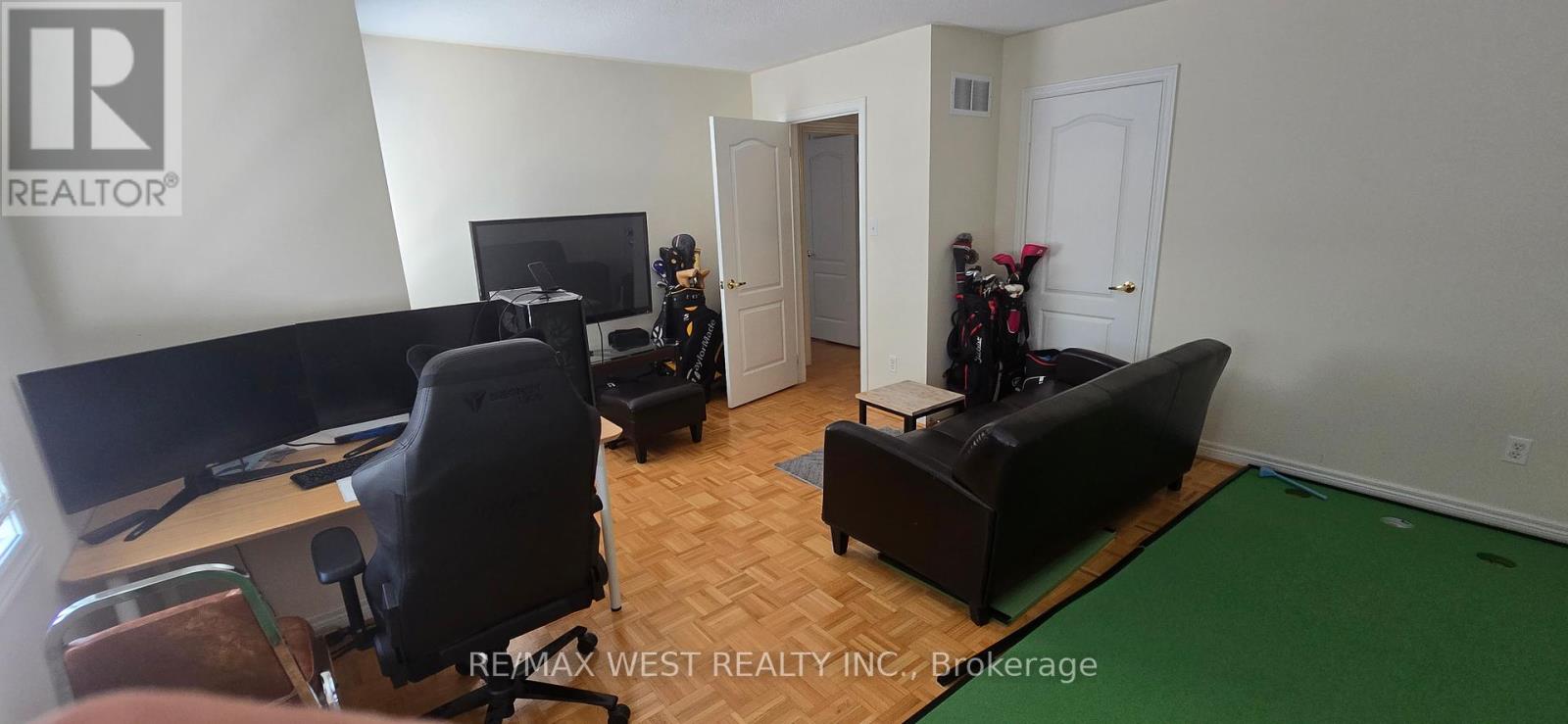 Photo 9 of 200 Starling Boulevard, Vaughan ON