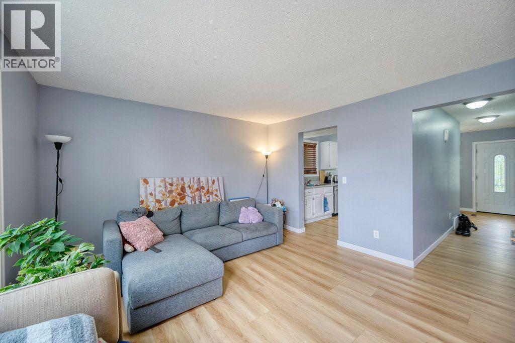 Single Family House for Sale in   Avenue NE Temple Calgary 