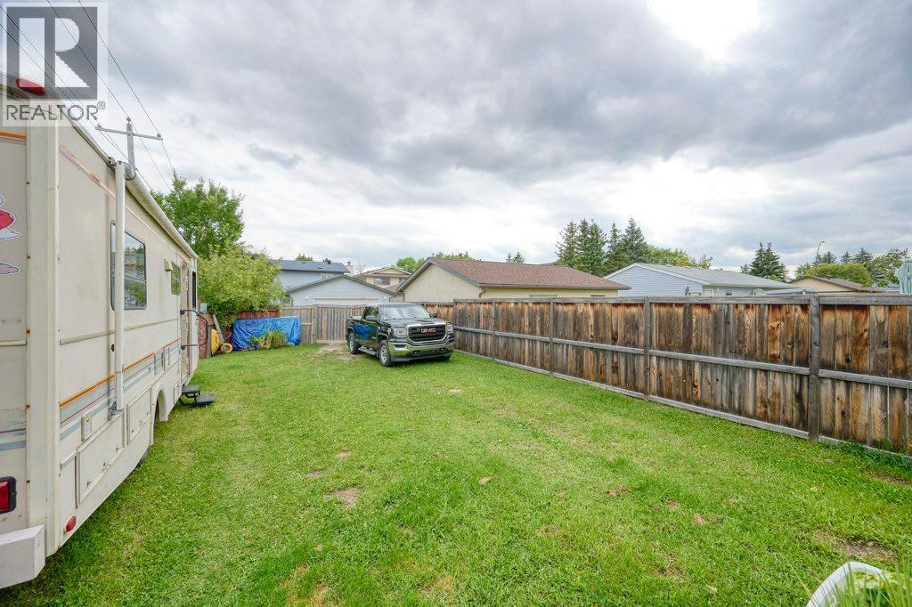 Single Family House for Sale in   Avenue NE Temple Calgary 