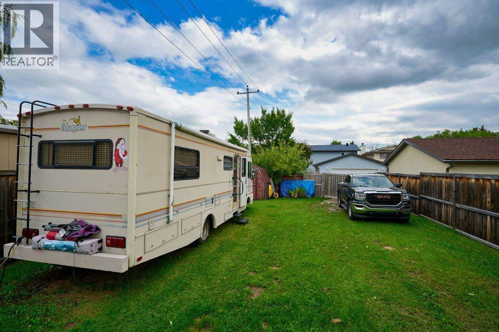 Single Family House for Sale in   Avenue NE Temple Calgary 