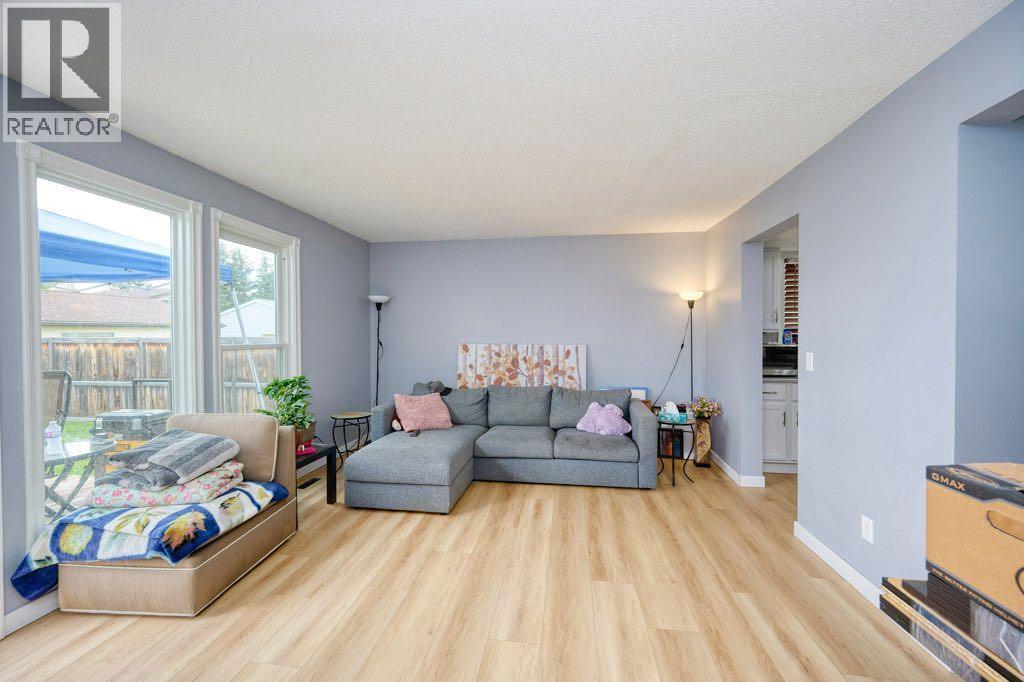 Single Family House for Sale in   Avenue NE Temple Calgary 