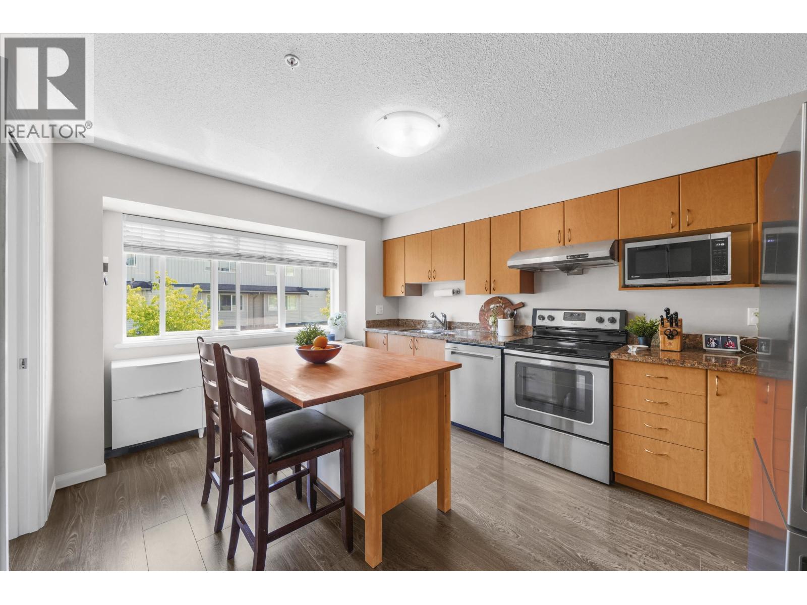 Photo 5 of 7 1268 Riverside Drive, Port Coquitlam BC