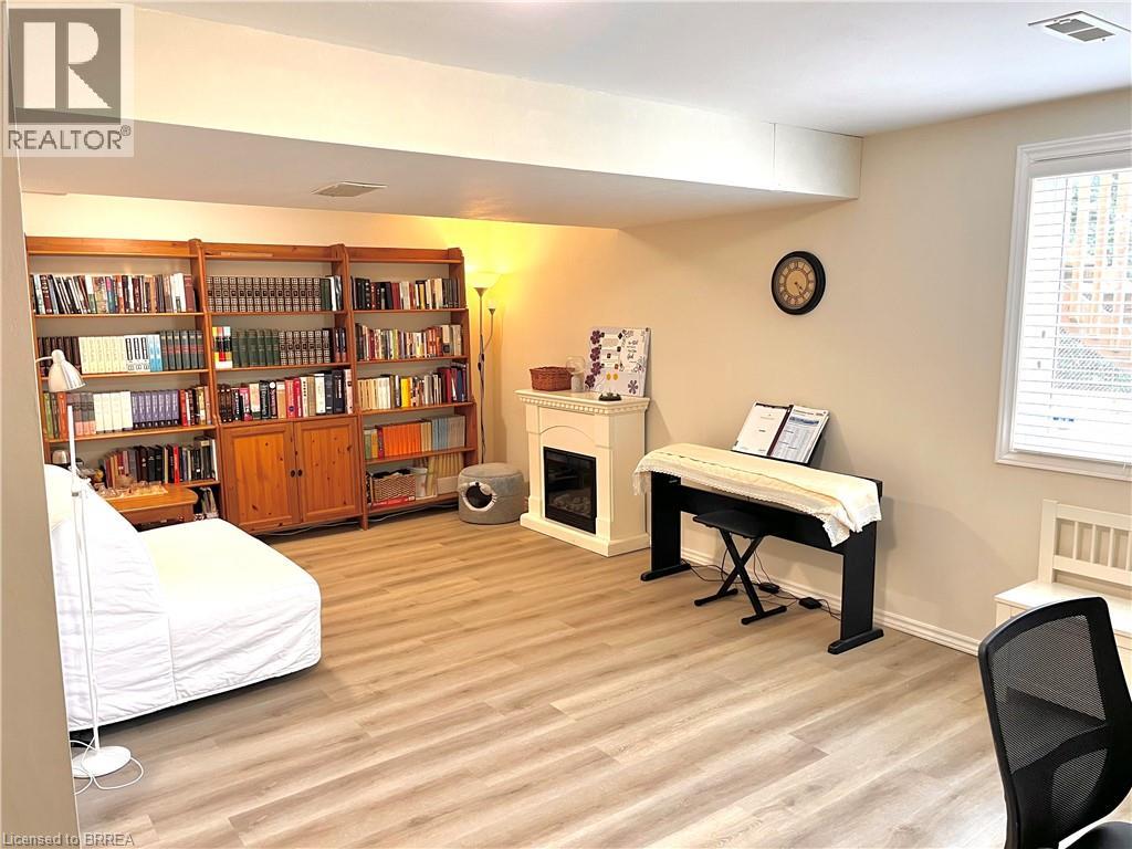 Photo 12 of 232 Stonehenge Drive Unit 20, Hamilton ON