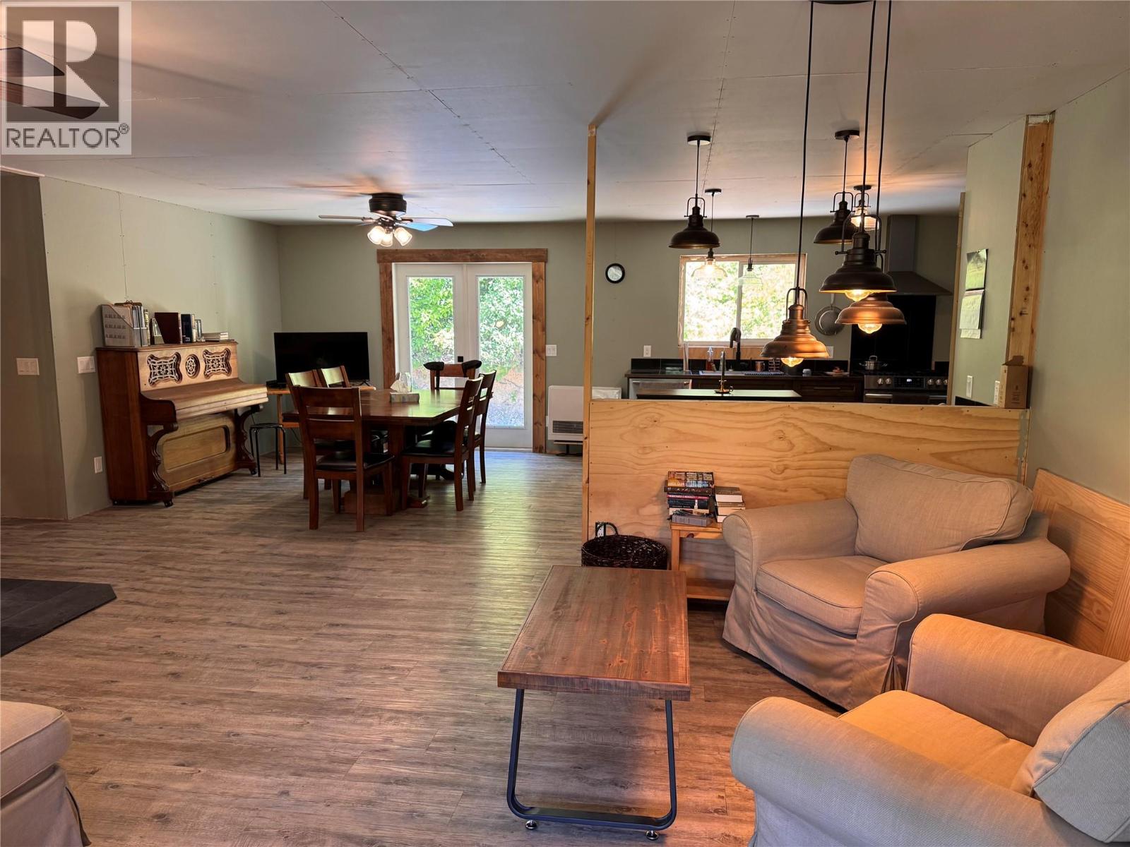 2160 3 Highway, Christina Lake