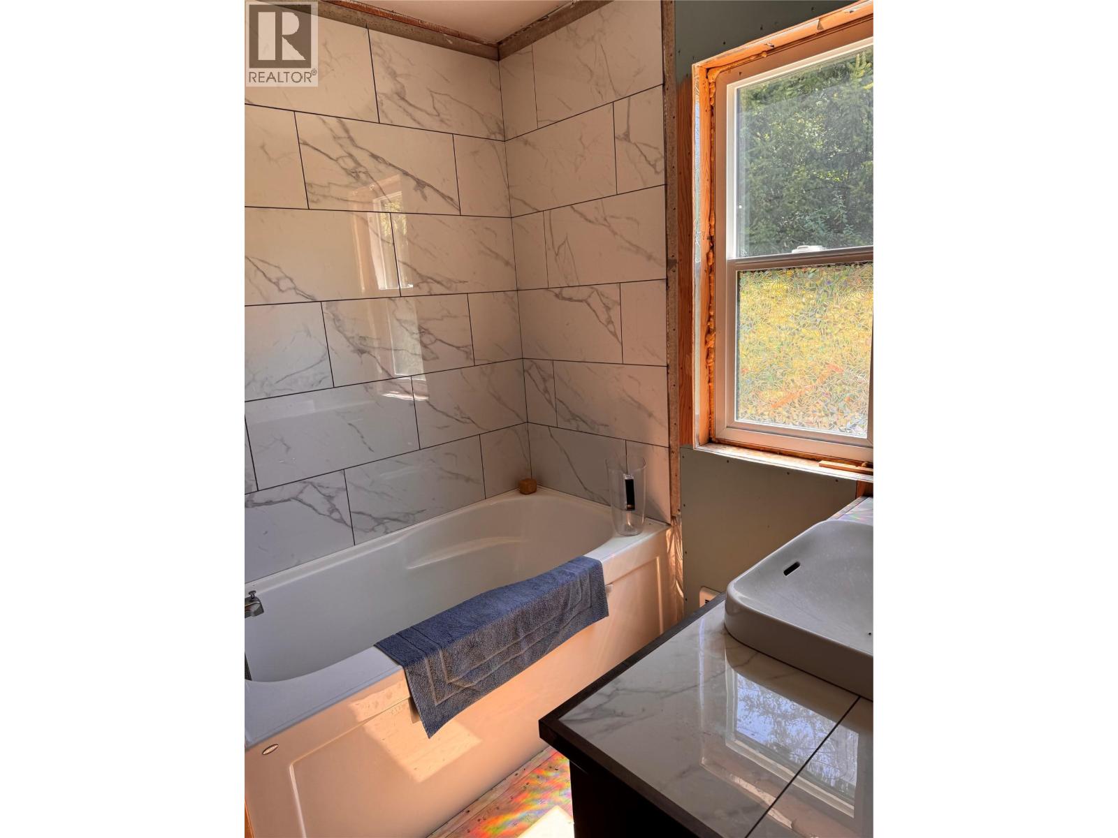 2160 3 Highway, Christina Lake