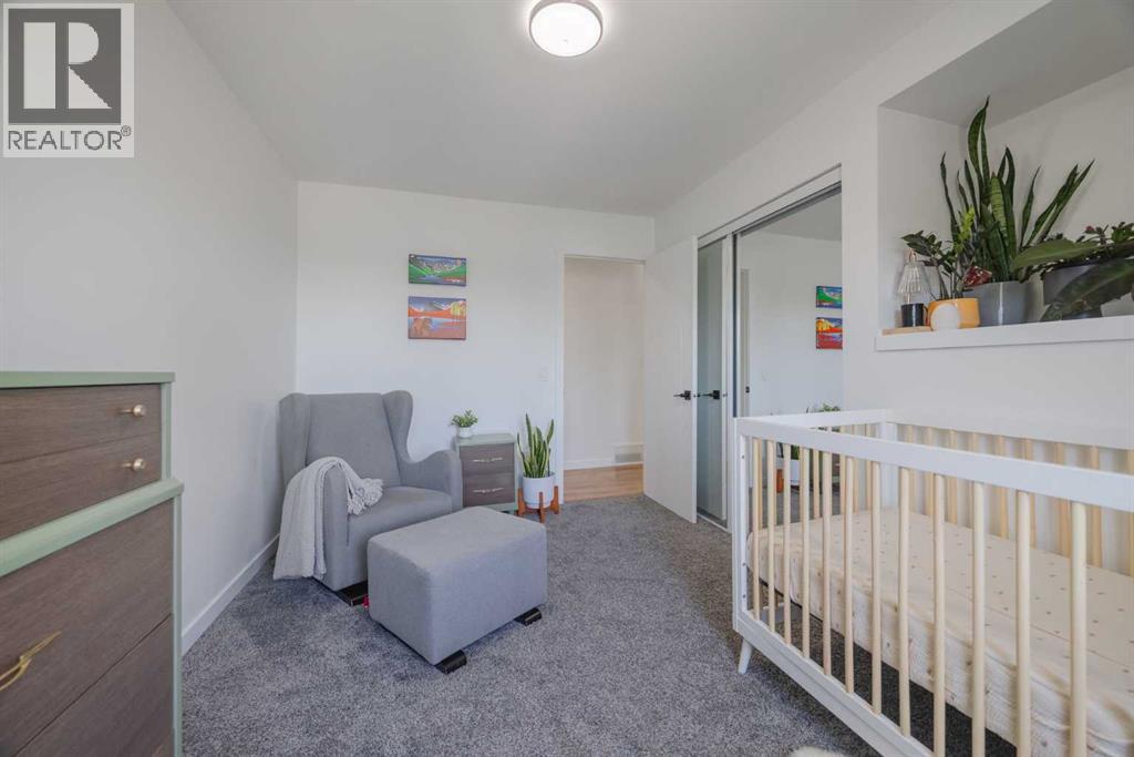 Single Family House Bi-level for Sale in  Cantrell Drive SW Canyon Meadows Calgary 