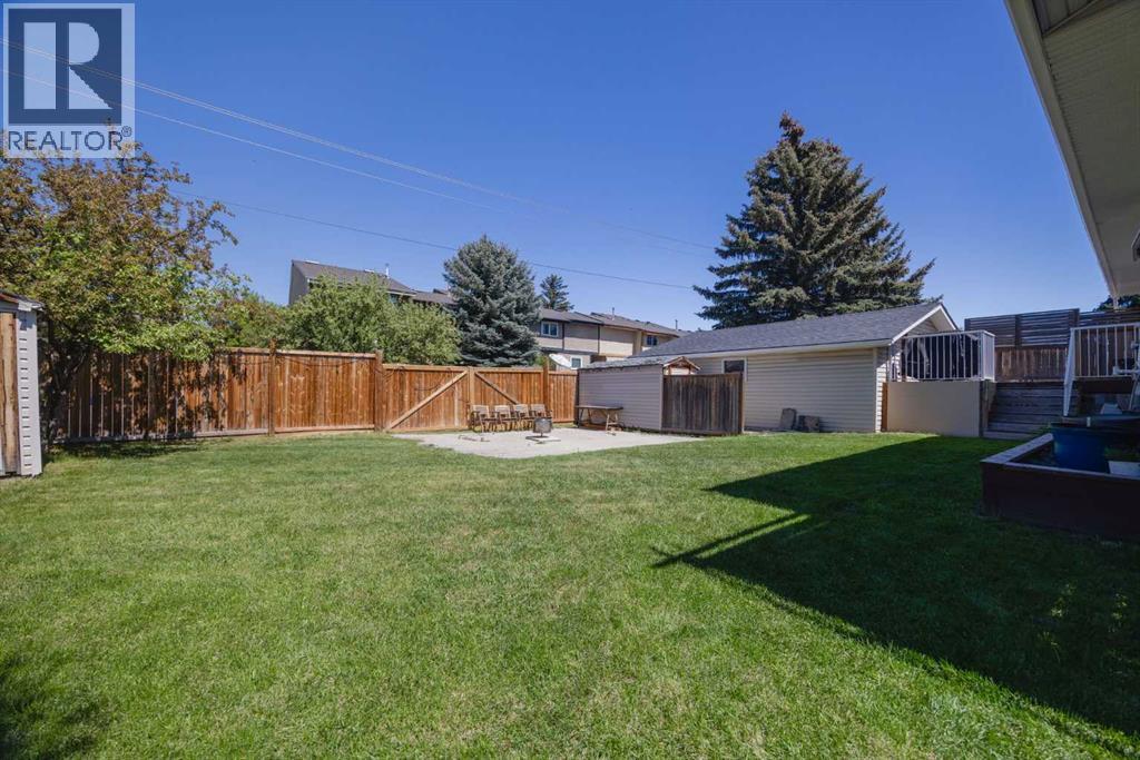 Single Family House Bi-level for Sale in  Cantrell Drive SW Canyon Meadows Calgary 