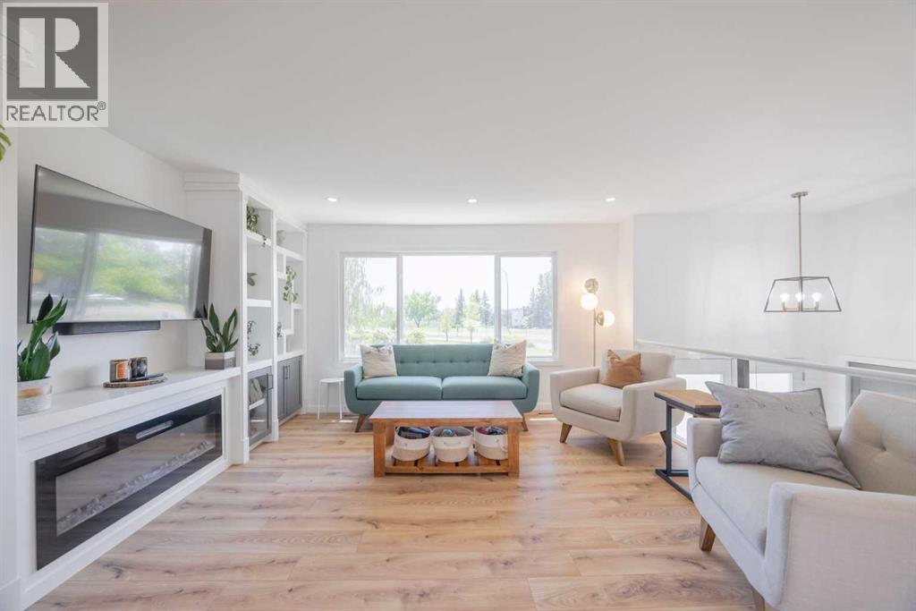 Single Family House Bi-level for Sale in  Cantrell Drive SW Canyon Meadows Calgary 