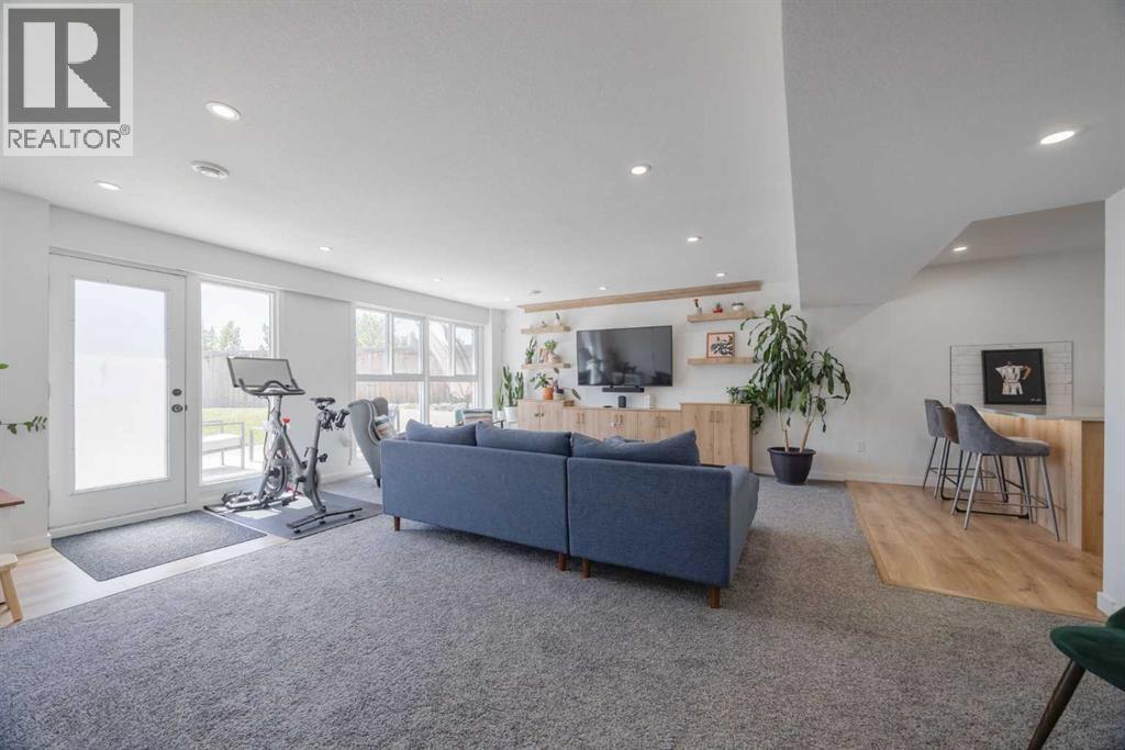 Single Family House Bi-level for Sale in  Cantrell Drive SW Canyon Meadows Calgary 