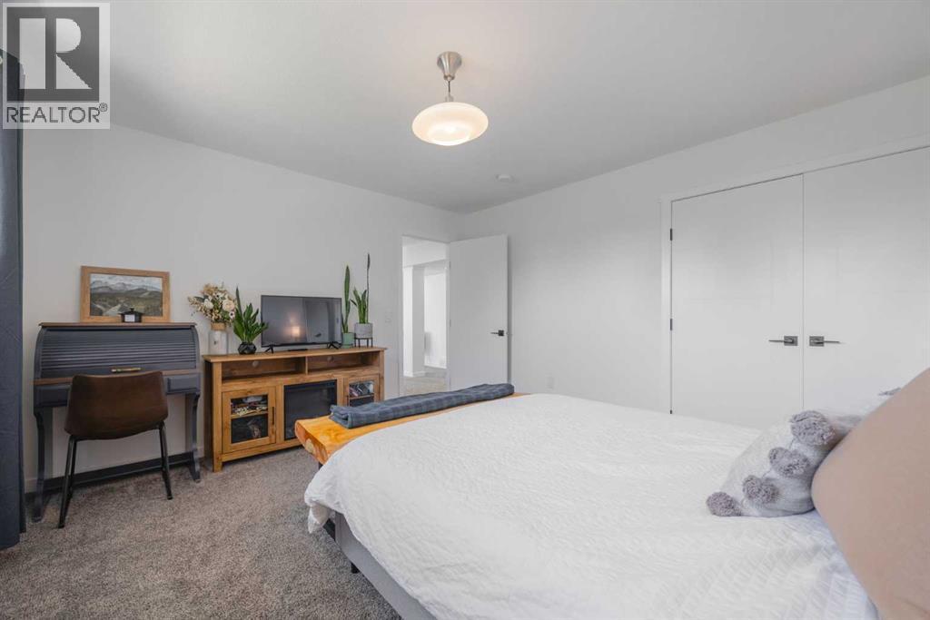 Single Family House Bi-level for Sale in  Cantrell Drive SW Canyon Meadows Calgary 