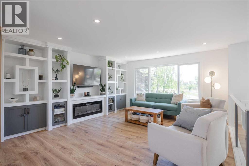 Single Family House Bi-level for Sale in  Cantrell Drive SW Canyon Meadows Calgary 