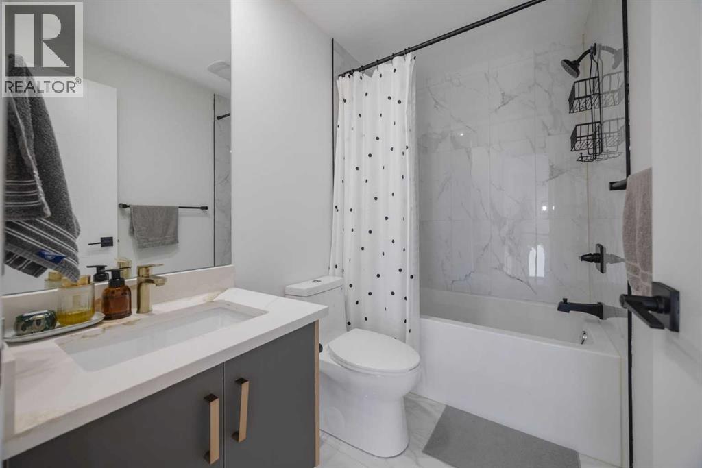Single Family House Bi-level for Sale in  Cantrell Drive SW Canyon Meadows Calgary 