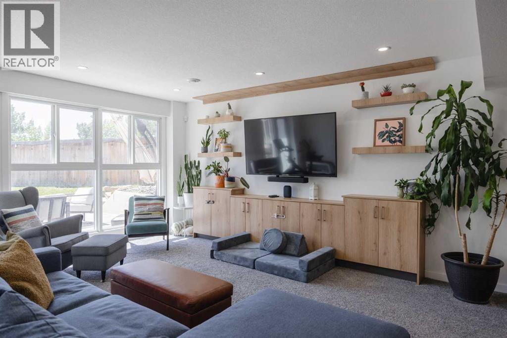 Single Family House Bi-level for Sale in  Cantrell Drive SW Canyon Meadows Calgary 