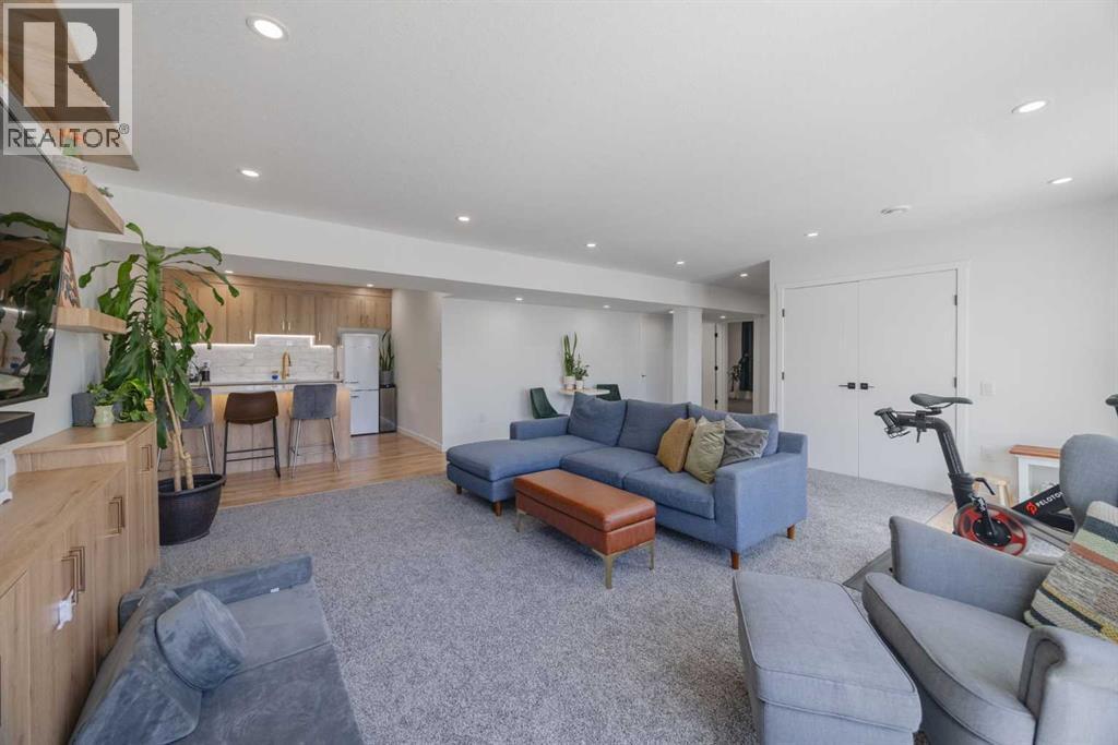 Single Family House Bi-level for Sale in  Cantrell Drive SW Canyon Meadows Calgary 