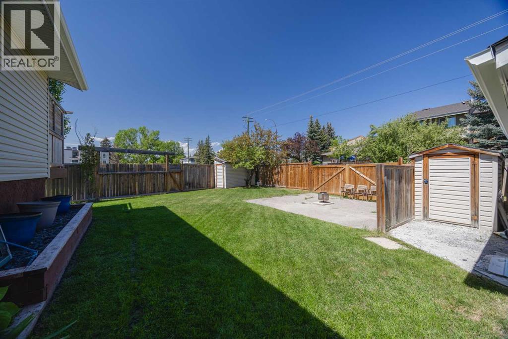 Single Family House Bi-level for Sale in  Cantrell Drive SW Canyon Meadows Calgary 