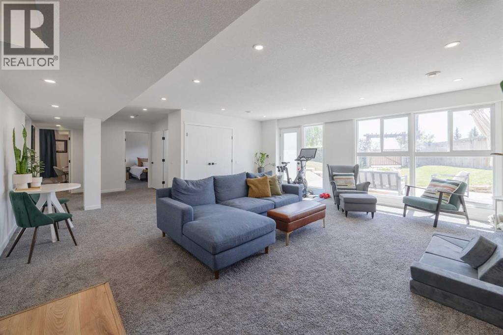 Single Family House Bi-level for Sale in  Cantrell Drive SW Canyon Meadows Calgary 